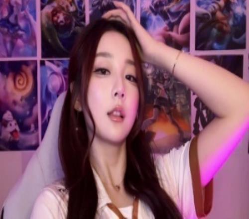 伯恩利力克,热刺,凯恩头球击,米兰体育,米兰体育平台,米兰体育官网